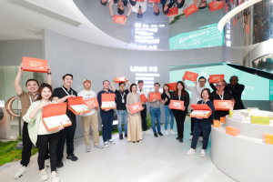 执烈欢迎EO马来西亚贵宾莅临广东萝薇化妆品股份有...